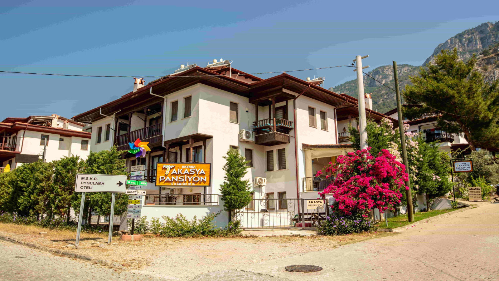 Akyaka Akasya Pansiyon Muğla Akyaka'da bulunan Akyaka Akasya Pansiyon dış görünümü